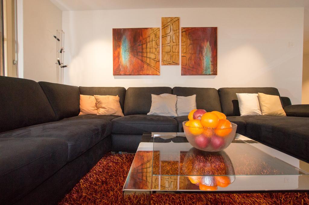 Bellevue Apartment *